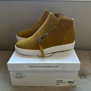 Steve Madden 'CALIBER' wedge sneaker, size 8.5, mustard